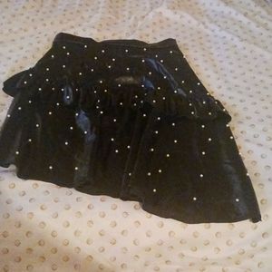 BLACK FAUX LEATHER PEARLED RUFFLE SKIRT W/ ZIP BACK CLOSURE 25IN WAIST